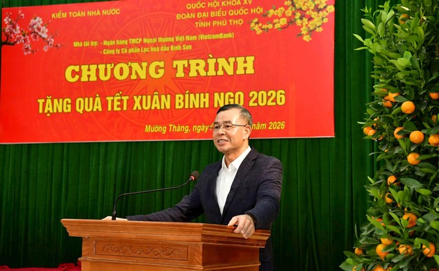 Tổng Kiểm toán nhà nước thăm, tặng quà cho các hộ dân có hoàn cảnh khó khăn vùng cao Phú Thọ